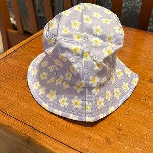 Bucket hat